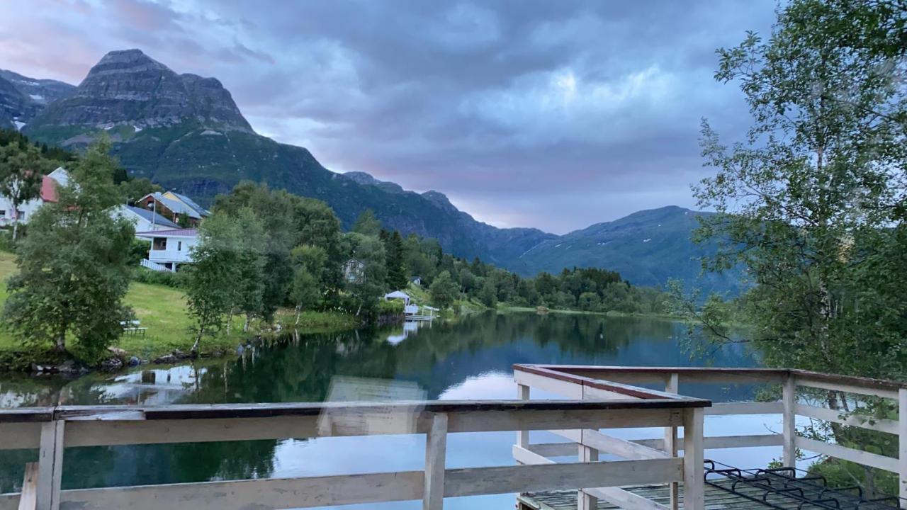 House On The Lake Bogen Екстериор снимка